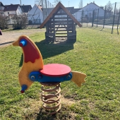 Bild vom Spielplatz anzeigen.