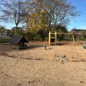 Bild vom Spielplatz anzeigen.