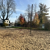 Bild vom Spielplatz anzeigen.