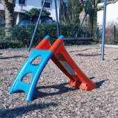Bild vom Spielplatz anzeigen.