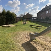 Bild vom Spielplatz anzeigen.