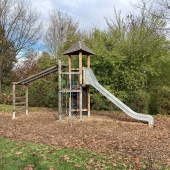 Bild vom Spielplatz anzeigen.