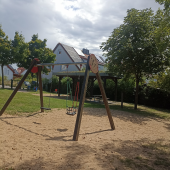 Bild vom Spielplatz anzeigen.