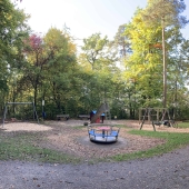 Bild vom Spielplatz anzeigen.
