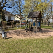 Bild vom Spielplatz anzeigen.