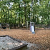 Bild vom Spielplatz anzeigen.