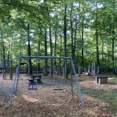 Bild vom Spielplatz anzeigen.