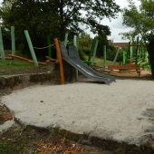 Bild vom Spielplatz anzeigen.