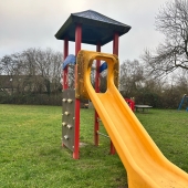 Bild vom Spielplatz anzeigen.