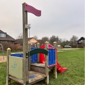 Bild vom Spielplatz anzeigen.
