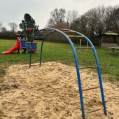 Bild vom Spielplatz anzeigen.