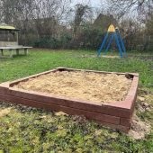 Bild vom Spielplatz anzeigen.