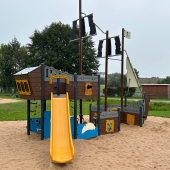 Bild vom Spielplatz anzeigen.
