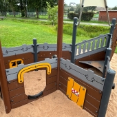 Bild vom Spielplatz anzeigen.