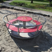 Bild vom Spielplatz anzeigen.