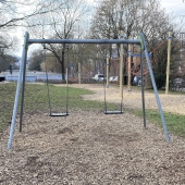 Bild vom Spielplatz anzeigen.