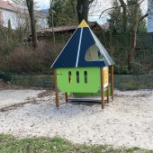 Bild vom Spielplatz anzeigen.