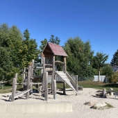 Bild vom Spielplatz anzeigen.