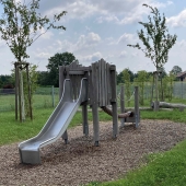 Bild vom Spielplatz anzeigen.