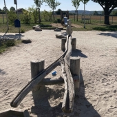 Bild vom Spielplatz anzeigen.