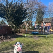 Bild vom Spielplatz anzeigen.