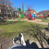 Bild vom Spielplatz anzeigen.