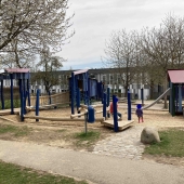 Bild vom Spielplatz anzeigen.