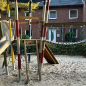 Bild vom Spielplatz anzeigen.