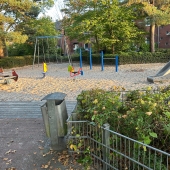 Bild vom Spielplatz anzeigen.