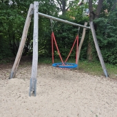 Bild vom Spielplatz anzeigen.