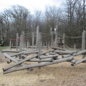 Bild vom Spielplatz anzeigen.
