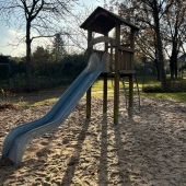 Bild vom Spielplatz anzeigen.