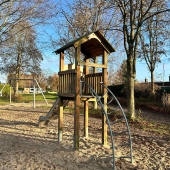 Bild vom Spielplatz anzeigen.