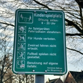 Bild vom Spielplatz anzeigen.