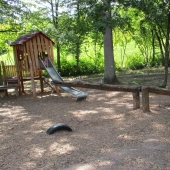 Bild vom Spielplatz anzeigen.