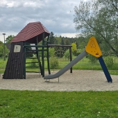 Bild vom Spielplatz anzeigen.
