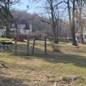 Bild vom Spielplatz anzeigen.