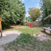 Bild vom Spielplatz anzeigen.