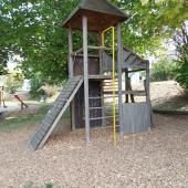 Bild vom Spielplatz anzeigen.
