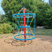 Bild vom Spielplatz anzeigen.