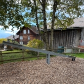 Bild vom Spielplatz anzeigen.