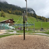 Bild vom Spielplatz anzeigen.