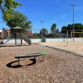 Bild vom Spielplatz anzeigen.