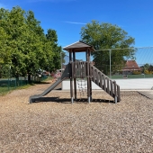 Bild vom Spielplatz anzeigen.