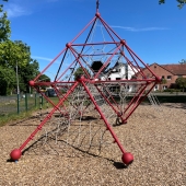 Bild vom Spielplatz anzeigen.
