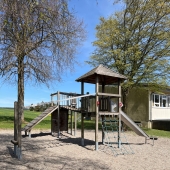 Bild vom Spielplatz anzeigen.