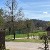Bild vom Spielplatz anzeigen.