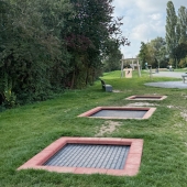 Bild vom Spielplatz anzeigen.