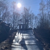 Bild vom Spielplatz anzeigen.