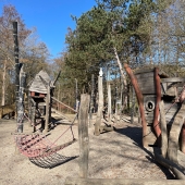 Bild vom Spielplatz anzeigen.